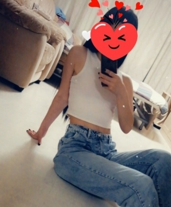 💋 У меня мягкий, креативный и опытный подход к удовлетворению твоих желаний. Я проживаю в Москве, Москва, и готова порадовать тебя своими услугами. 💫 Мое мастерство в особенности оценили мои довольные клиенты, которые обожают мое нежное общение, страстные ласки и безграничную фантазию. Я внимательно слушаю и понимаю твои потребности, чтобы каждая встреча была уникальной и незабываемой. 🌹 Чтобы убедиться в этом, загляни в мою галерею фото, там ты найдешь много соблазнительных снимков. Я с нетерпением жду нашей встречи, чтобы создать вместе незабываемые моменты удовольствия. ✨ Оксана